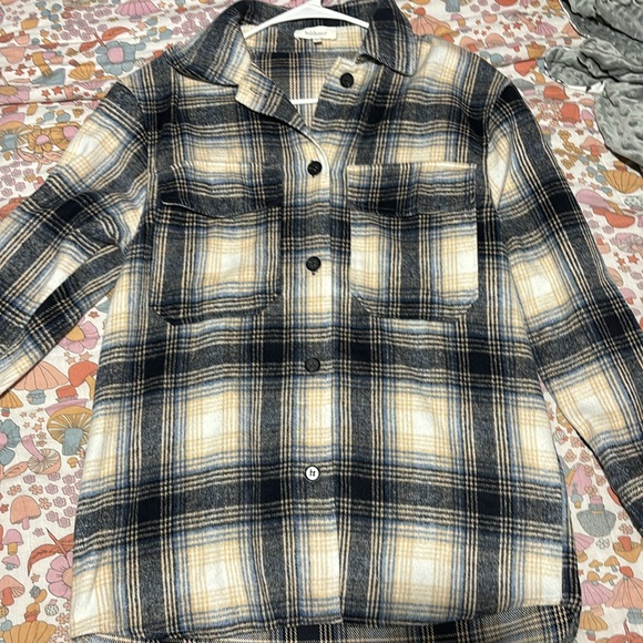 Women’s plaid flannel - Picture 2 of 5